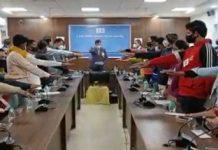 राष्ट्रीय मतदाता दिवस के अवसर पर जिला निर्वाचन अधिकारी ने दिलाई मतदान करने की शपथ