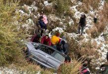चकराता घूमने आए पर्यटकों की कार खाई में गिरी, हालत गंभीर