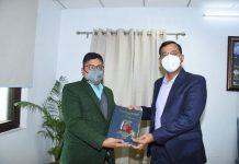 सूचना विभाग के उपनिदेशक नितिन उपाध्याय ने अपने शोध कार्य की प्रति की सूचना विभाग से साझा