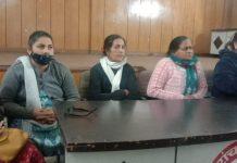 आजीविका मिशन के तहत कार्यरत महिलाओं ने लगाया उच्च अधिकारियों पर मनमानी का आरोप