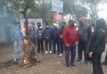 कुंवर प्रणव का भारी विरोध स्थानीय जनता ने फूंका पुतला