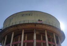 कनिष्ठ अभियंताओं ने किया सचिवालय कूच, टंकी पर चढ़ किया प्रदर्शन