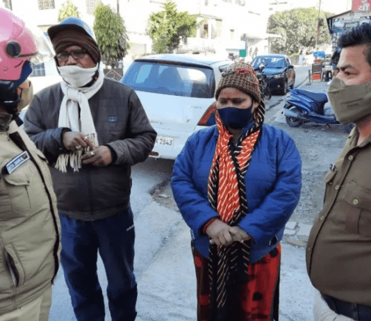 हल्द्वानी: मेयर के आवास पहुँच महिला सफाई कर्मी ने दी आत्मदाह की चेतावनी