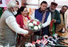 कांग्रेस से निष्कासन के बाद महिला प्रदेश अध्यक्ष सरिता आर्य ने थामा भाजपा का दामन