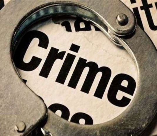युवक ने धारदार चाकू से रेता अपना गला, हुआ अस्पताल से फरार