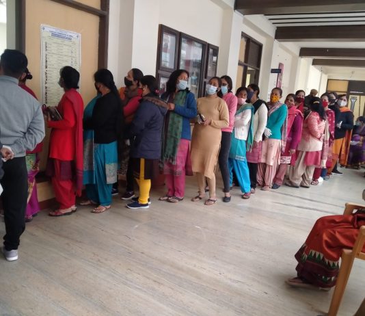 उत्तराखंड विधानसभा चुनाव 2022: मतदान में भी नारीशक्ति अव्वल, पुरुषों के मुकाबले 4.60% अधिक मतदान