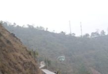 देवप्रयाग तीन धारा के पास गहरी खाई में गिरा ट्रक, दो की मौत सात घायल