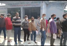 उत्तराखंड में पोलिंग बूथों पर लगी मतदाताओं की लम्बी कतार, 632 प्रत्याशियों की किस्मत का करेंगे फैसला