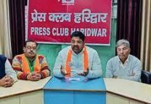 सतपाल ब्रह्मचारी पर भाजपा का पलटवार, लगाया महिलाओं से दुर्व्यवहार का आरोप