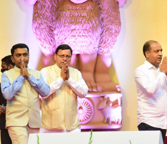 मुख्यमंत्री धामी हुए गोवा के मुख्यमंत्री के शपथ ग्रहण समारोह में शामिल, प्रमोद सावंत को दी बधाई
