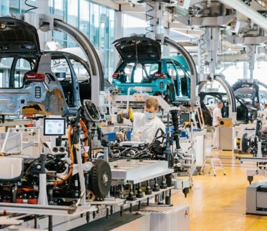 रूस ने कारों, ऑटो पार्ट्स के निर्यात पर लगाया प्रतिबंध, गहरा सकता है सेमीकंडक्टर चिप संकट