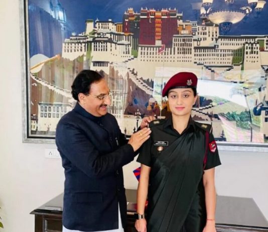 बेटी श्रेयसी की अंतरराष्ट्रीय महिला दिवस पर सेना में मेजर पद पर पदोन्नति होने पर गदगद हुए निशंक