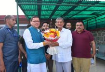 मुख्यमंत्री पुष्कर सिंह धामी ने पूर्व मुख्यमंत्री हरीश रावत के आवास पर जाकर की शिष्टाचार भेंट
