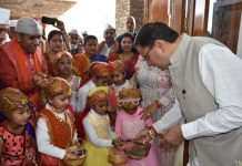 लोकपर्व फूलदेई के त्योहार को लेकर आज देवभूमि में मनाया गया उत्सव, कार्यवाहक CM धामी ने बच्चों के साथ मनाया फूलदेई