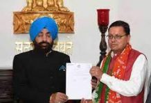 मुख्यमंत्री धामी ने राज्यपाल को सौंपा इस्तीफा