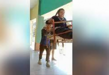 दिव्यांग बहन के शिक्षक बनने का सपना हो साकार ,इसलिए डोली में बैठाकर 10वीं की बोर्ड परीक्षा दिला रहे भाई