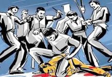 पौड़ी में जिला अस्पताल में कार्यरत डाक्टर्स के साथ पीजी संचालक द्वारा मारपीट । चार डाक्टर्स घायल । गाली-गलौज, मारपीट व जान से मारने की धमकी की धाराओ में मुकदमा दर्ज