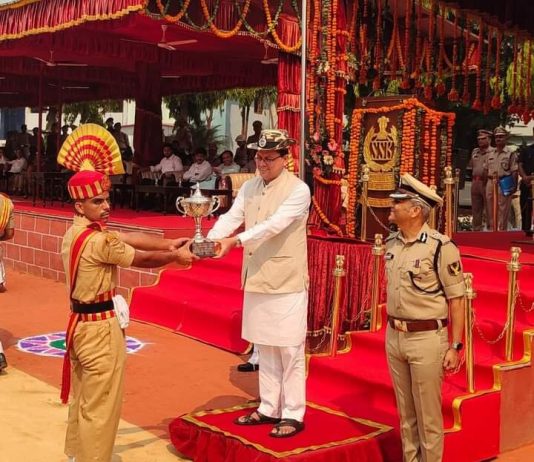 श्रीनगर में केंद्रीयकृत प्रशिक्षण केंद्र सशस्त्र सीमा बल के दीक्षांत समारोह में मुख्य अतिथि के रूप शामिल हुए सीएम धामी