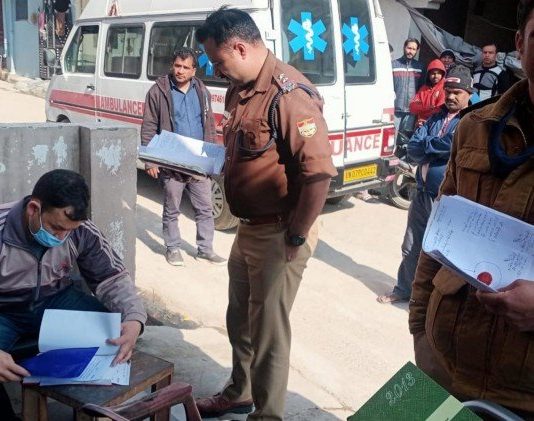 आरोपी महिला ने बहनों के साथ मिलकर महिला पुलिसकर्मी से की हाथापाई, जानिए पूरा मामला