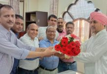 दरबार साहिब के श्रीमहंत देवेंद्र दास से मिला प्रेस क्लब प्रतिनिधिमंडल