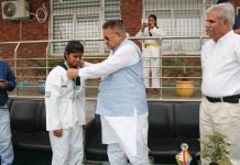 कैबिनेट मंत्री गणेश जोशी ने, डीपीएस में बांटे ताइक्वांडो विजेताओं को पुरस्कार