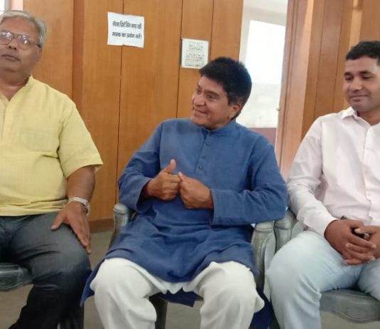 वृक्षों को बचाने की लगायी गुहार