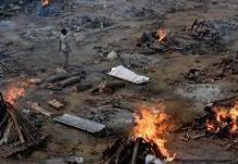 चूल्हे की चिंगारी से राख हुई 45 झोपड़ियां,बेबस होकर जलता देखते रहे मजदूर घर का सामान