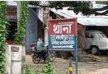 सड़क किनारे मिला महिला का शव, मची सनसनी