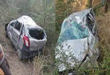 अनियंत्रित होकर खाई में गिरी कार, 2 लोगों की मौत