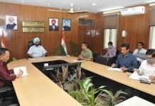 रिस्पना और बिंदाल नदी पर एलिवेटेड रोड के सम्बन्ध में मुख्य सचिव डॉ. एस.एस. संधु ने अधिकारियों के साथ की बैठक