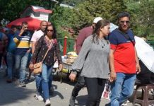 दारमा घाटी की सड़क खुलने के बाद से प्रसिद्ध पंचाचूली ग्लेशियर के पर्यटकों की आवाजाही में बढ़ोतरी