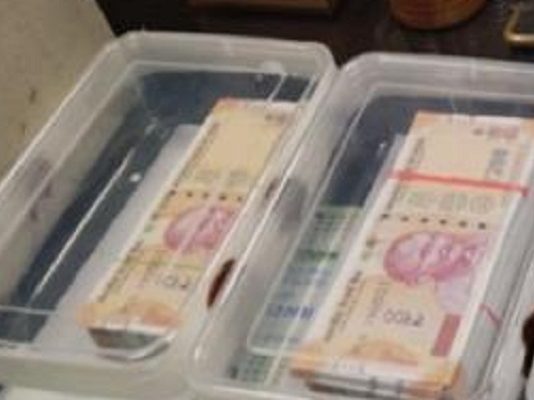 जाली नोट चलाने वाली गिरोह को पुलिस ने पकड़ा , 4 गिरफ्तार