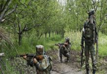 आतंकवादियों और सुरक्षाबलों के बीच जारी मुठभेड़ में 1 आतंकी ढेर