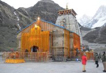 केदारनाथ धाम के खुले कपाट, पीएम मोदी के नाम से हुई पहली पूजा