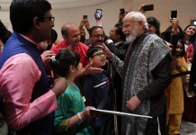 जर्मनी पहुंचे पीएम नरेन्द्र मोदी ने भारतीय समुदाय के लोगों के साथ की मुलाकात