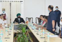 राज्यपाल ने सुनी सुरक्षा में लगे अधिकारियों एवं कर्मचारियों की समस्या.बोले, सुरक्षा कर्मी करते हैं महत्वपूर्ण दायित्वों का निर्वहन