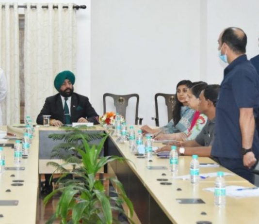 राज्यपाल ने सुनी सुरक्षा में लगे अधिकारियों एवं कर्मचारियों की समस्या.बोले, सुरक्षा कर्मी करते हैं महत्वपूर्ण दायित्वों का निर्वहन