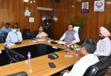 अंतिम पंक्ति में खड़े व्यक्ति तक जाकर समस्याओं का करें समाधान, गर्वनेंस दिखनी चाहिए: सीएम धामी