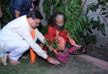 सीएम धामी ने किया रामकथा में प्रतिभाग, रुद्राक्ष के पेड़ों का वृक्षारोपण कर दिया पर्यावरण बचाने का संदेश