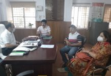 फार्मासिस्टों ने लंबित मांगों पर मुख्य चिकित्सा अधिकारी से की चर्चा, सौंपा ज्ञापन