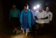 विधायक के पैर धोती गरीब महिला का वीडियो सोशल मीडिया पर हुआ वायरल