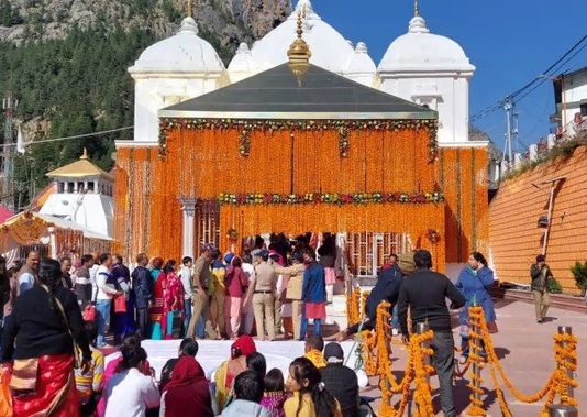 गंगोत्री धाम के कपाट उद्घाटन में शामिल होने पहुंचे सीएम धामी