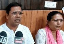 दंपति कि मांग ‘पैसे दो या बच्चे दो’