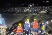 एसडीआरएफ की टीम ने मनेरी डैम के पास फंसे मजदूरों को किया रेस्क्यू