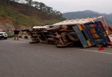 पिथौरागढ़ से चम्पावत जा रहा वाहन हुआ दुर्घटनाग्रस्त, 2 की मौत 5 घायल