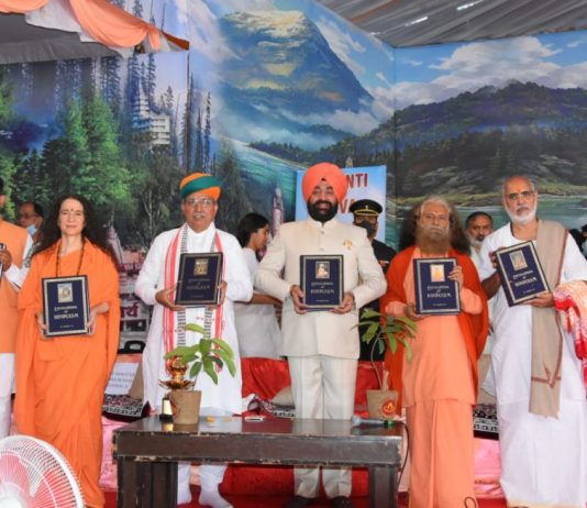 दिव्य, भव्य और पवित्र स्थल है परमार्थ निकेतन: राज्यपाल