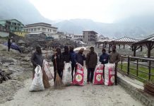 केदारनाथ धाम व यात्रा मार्ग पर दस दिनों से चल रहा विशेष स्वच्छता अभियान, जिलाधिकारी ने दिए थे निर्देश