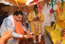मुख्यमंत्री धामी ने गंगा दशहरा के अवसर नागराजा मंदिर कांगुडा में की पूजा अर्चना