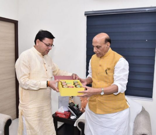 मुख्यमंत्री धामी ने की केन्द्रीय रक्षा मंत्री राजनाथ सिंह से शिष्टाचार भेंट, अग्निपथ योजना को लेकर भूतपूर्व सैनिकों से संवाद की दी जानकारी