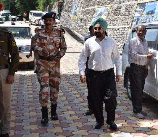 मुख्य सचिव ने की औली मास्टर प्लान को लेकर संबधित अधिकारियों के साथ बैठक, औली पहुंच किया स्थलीय व हवाई निरीक्षण
